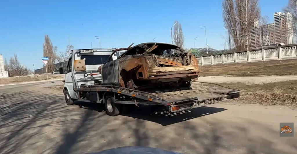 BMW-кабріолет згорів на СТО в Києві: власник розповів про підпал і відмову у компенсації