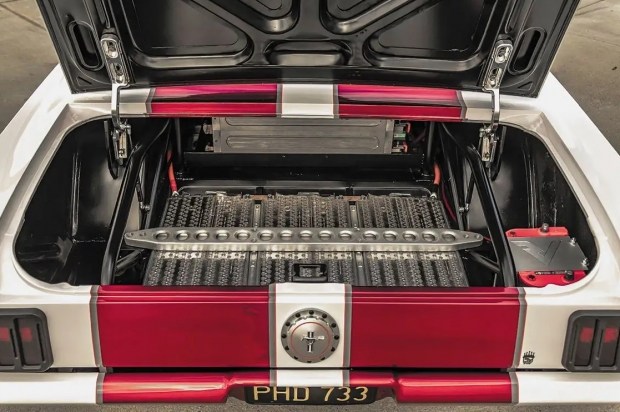 Класичний Ford Mustang 1965 року оснастили 600-сильною електричною установкою від Tesla
