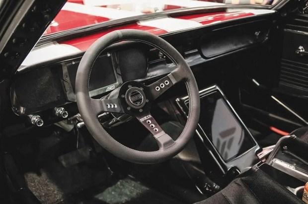 Класичний Ford Mustang 1965 року оснастили 600-сильною електричною установкою від Tesla