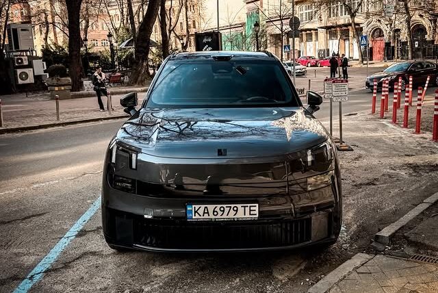 Lynk & Co 900