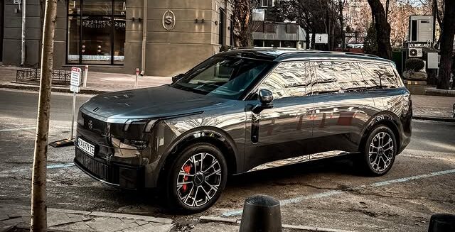 Lynk & Co 900