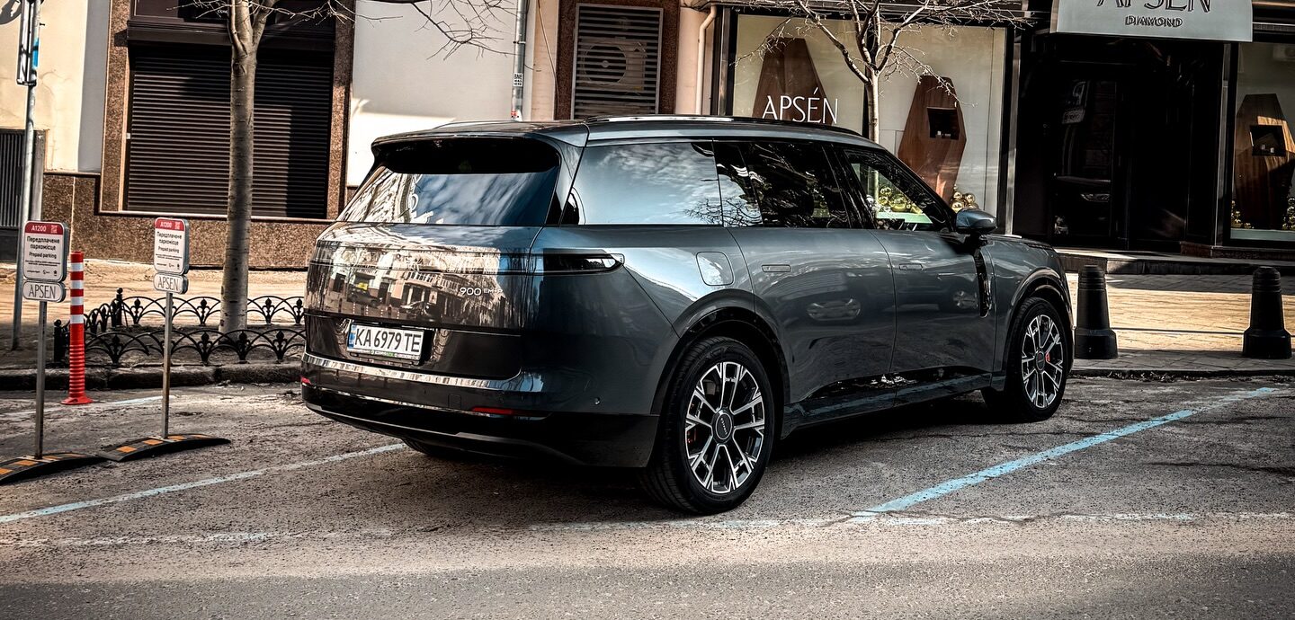 Lynk & Co 900