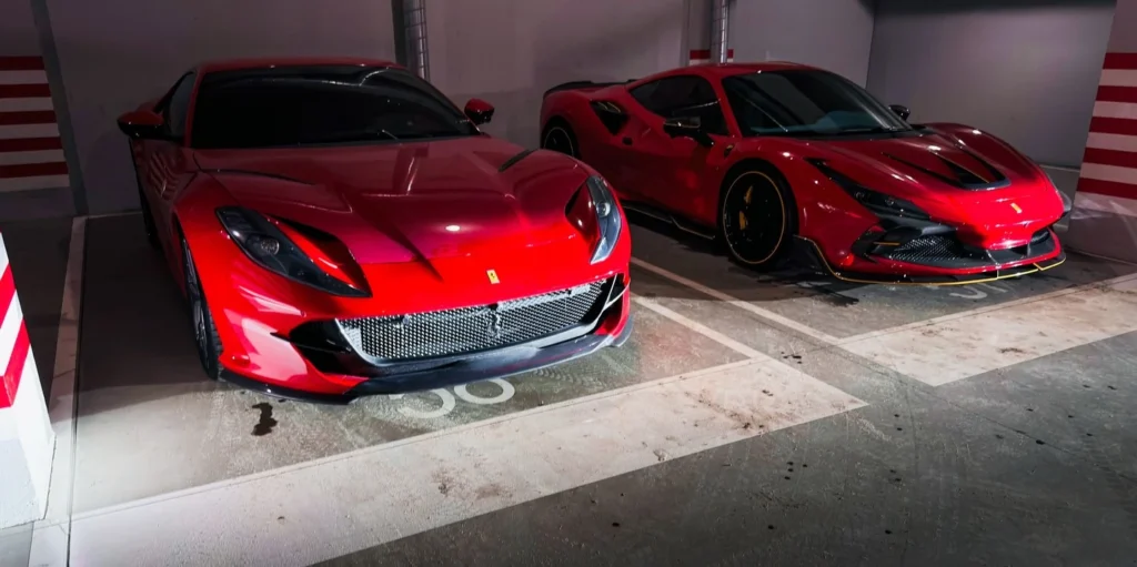 Два Ferrari: в Київському підземному паркінгу помітили 812 Superfast і F8 Tributo в тюнінгу Mansory