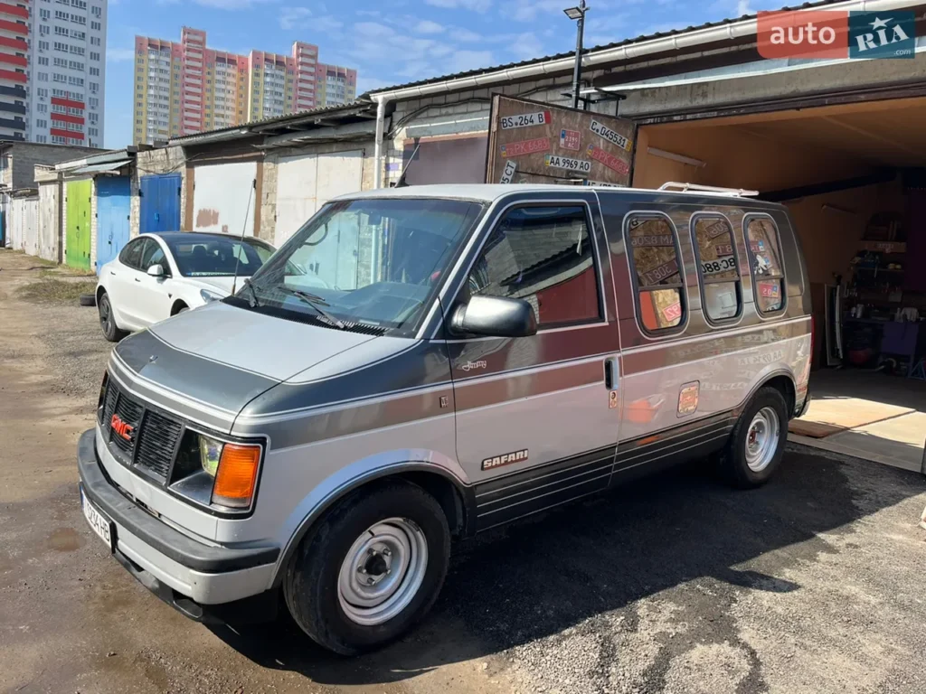 GMC Safari 1988 року