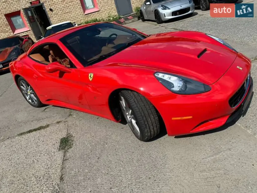 В Україні за 5 мільйонів продають найдоступнішу Ferrari