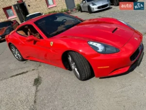 В Україні за 5 мільйонів продають найдоступнішу Ferrari
