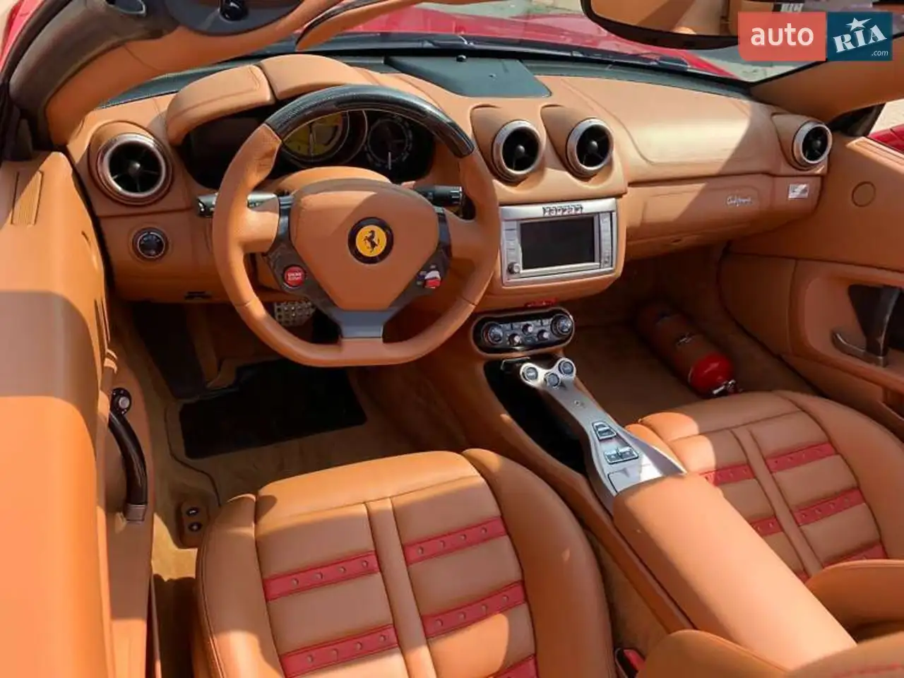 В Україні за 5 мільйонів продають найдоступнішу Ferrari 