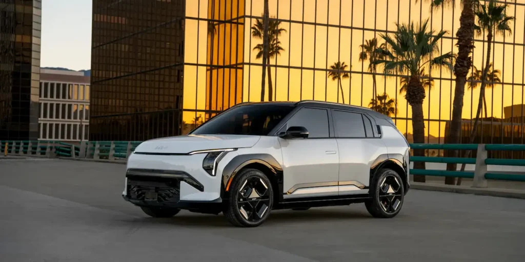 Виробництво стартувало: Kia готує бюджетний електрокросовер EV3 до виходу на ринок США