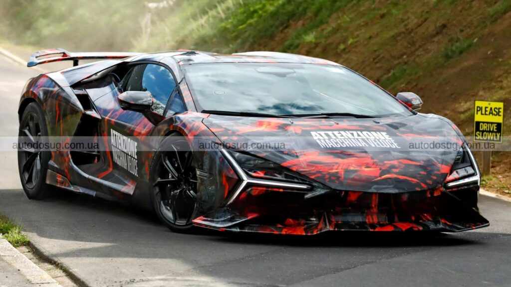 Компанія Lamborghini вивела на дорожні тести прототип екстремального суперкара Revuelto SV