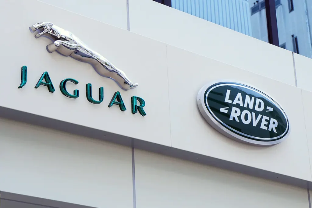 Прибуток Jaguar Land Rover скоротився на 99 відсотків через американські мита та кібератаку