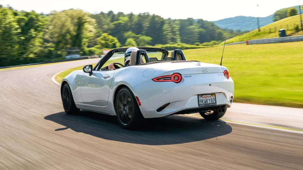 Mazda залучає шанувальників до створення нової MX-5 Miata та вдосконалює лінійку кросоверів