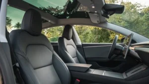 Tesla запатентувала інноваційний панорамний дах для збільшення запасу ходу електромобілів