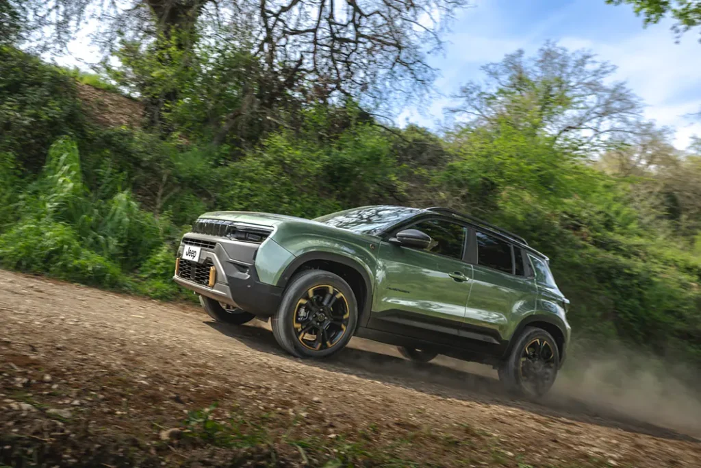 Компанія Jeep представила оновлений європейський кросовер Avenger та ювілейну спецверсію