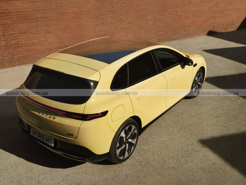 Stellantis розпочав європейські продажі доступного електрохетчбека Leapmotor B05 іспанського складання