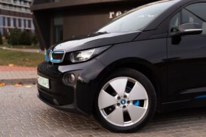 Електричний кросовер BMW iX3 увійшов до сімки лідерів свого сегмента в Європі після успішного старту продажів