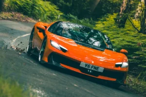 Ferrari представила новий гібридний суперкар 296 Speciale A зі знімним дахом