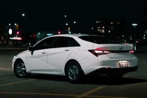 Hyundai готує нове покоління седана Elantra: перші подробиці про дизайн та оснащення