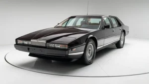 На онлайн-аукціоні виставили рідкісний седан Aston Martin Lagonda 1984 року