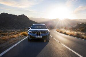 Автомобілі BMW та Mini отримають інтелектуальну систему попередження про дорожні небезпеки від Bosch