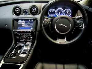 Кібербезпека сучасних авто: як бездротові технології створюють нові ризики для власників