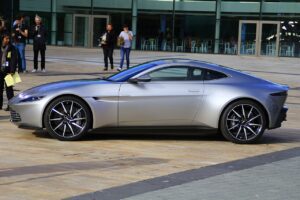 Aston Martin представив футуристичний концепт-кар Dreadnought у грі Call of Duty