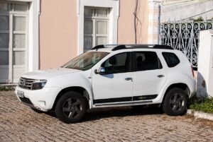 Ринок авто в Україні: Renault Duster лідирує, а попит на електрокари стрімко падає