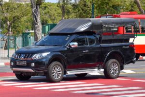 Українські захисники отримують чергові партії пікапів Mitsubishi для фронтових потреб