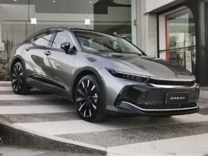 Toyota оновила крос-седан Crown для 2027 модельного року