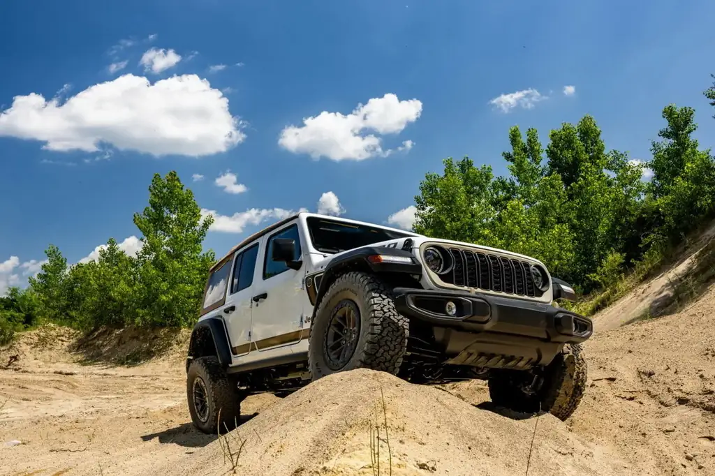 Jeep відродив легендарну назву Laredo у новій спецверсії позашляховика Wrangler