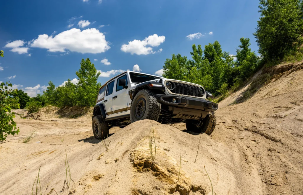 Jeep представив ретро-версію Wrangler Laredo 2027 року: характеристики та ціна