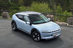 Hyundai презентувала стандартну версію доступного електромобіля Ioniq 3