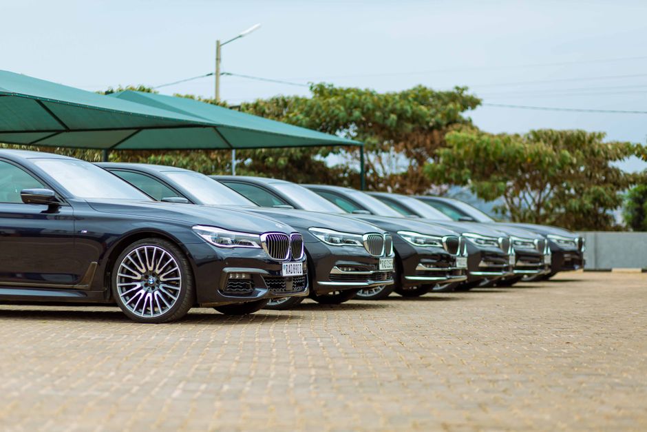 Продажі BMW у Китаї обвалилися на 30 відсотків через економічну кризу