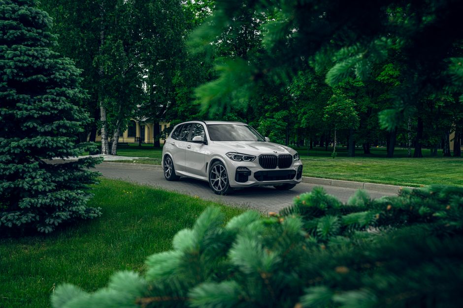 BMW готує оновлення кросовера X1 з рекордною автономністю та системою Panoramic iDrive