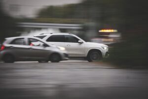Honda CR-V проти Nissan X-Trail: порівняння популярних вживаних кросоверів на ринку України