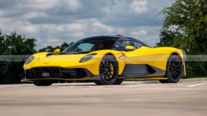 На аукціоні в США виставили два рідкісних супергібриди Aston Martin Valhalla з мінімальним пробігом