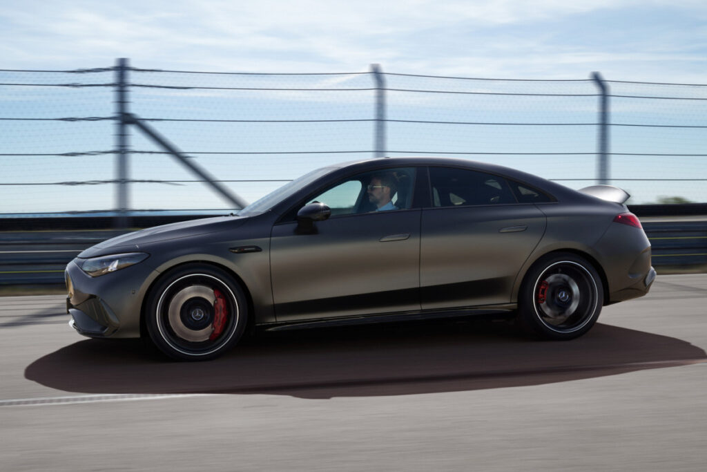 Mercedes-Benz представив електричний спортседан CLA від AMG потужністю 680 кінських сил