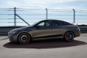 Mercedes-Benz представив електричний спортседан CLA від AMG потужністю 680 кінських сил
