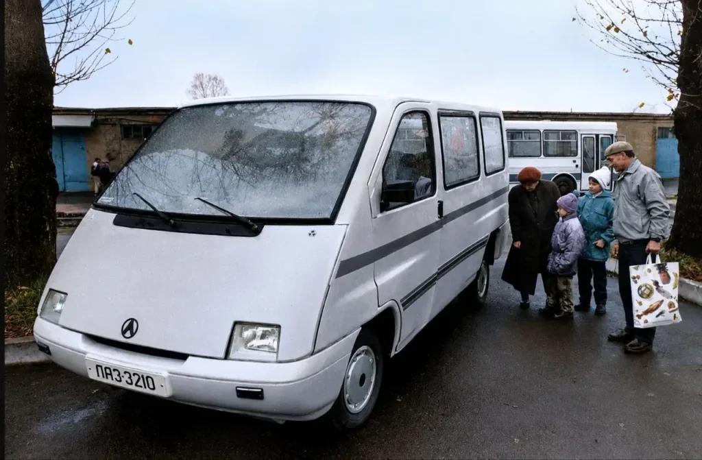 ЛАЗ-3210: історія львівського мікроавтобуса зі склопластиковим кузовом, що мав замінити РАФ
