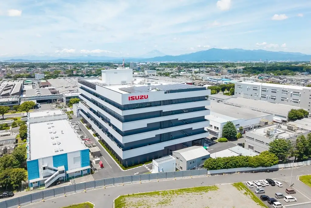 Isuzu Motors запустила інноваційний центр The EARTH lab для розробки комерційних електромобілів