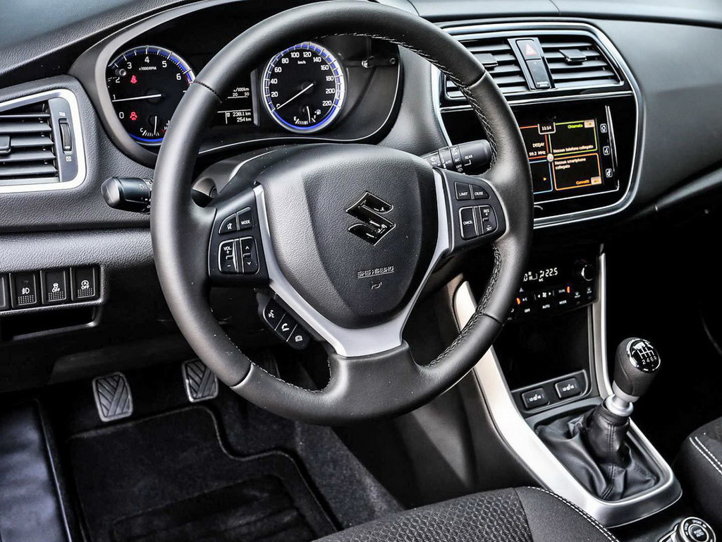 Салон Suzuki SX4