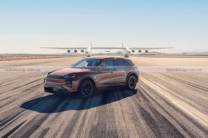 Porsche Cayenne Electric розігнали до 269 км/год під крилом найбільшого літака у світі