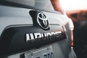 Toyota може повернути фізичні клавіші в наступному поколінні кросовера RAV4