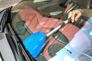Фахівці розкрили секрети правильного очищення лобового скла та профілактики автомобіля