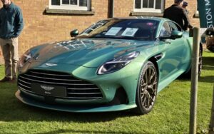 Британський шик та гоночна спадщина: Aston Martin презентував три ексклюзивні спорткари DB12 S
