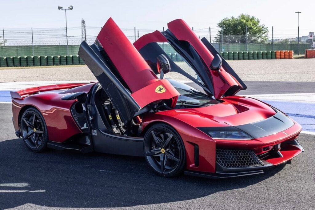 Ferrari розпочала випробування відкритої версії суперкара F80: перші подробиці про прототип Aperta