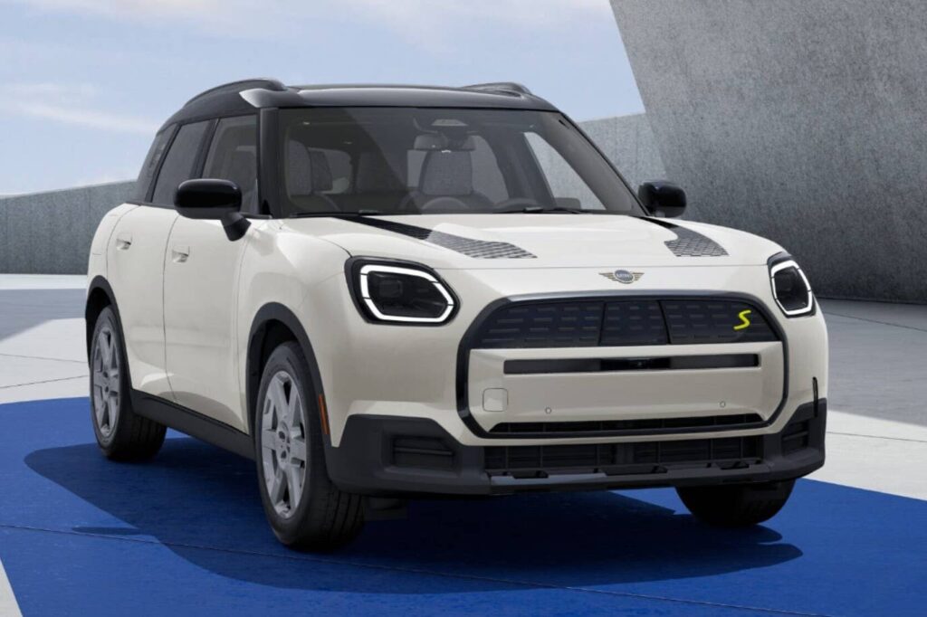 Електричний кросовер MINI Countryman SE 2026 року отримав 308 сил, але засмутив скромним запасом ходу