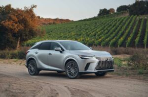 Преміальний кросовер Lexus RX готують до планового оновлення: оголошено деталі та список нових опцій