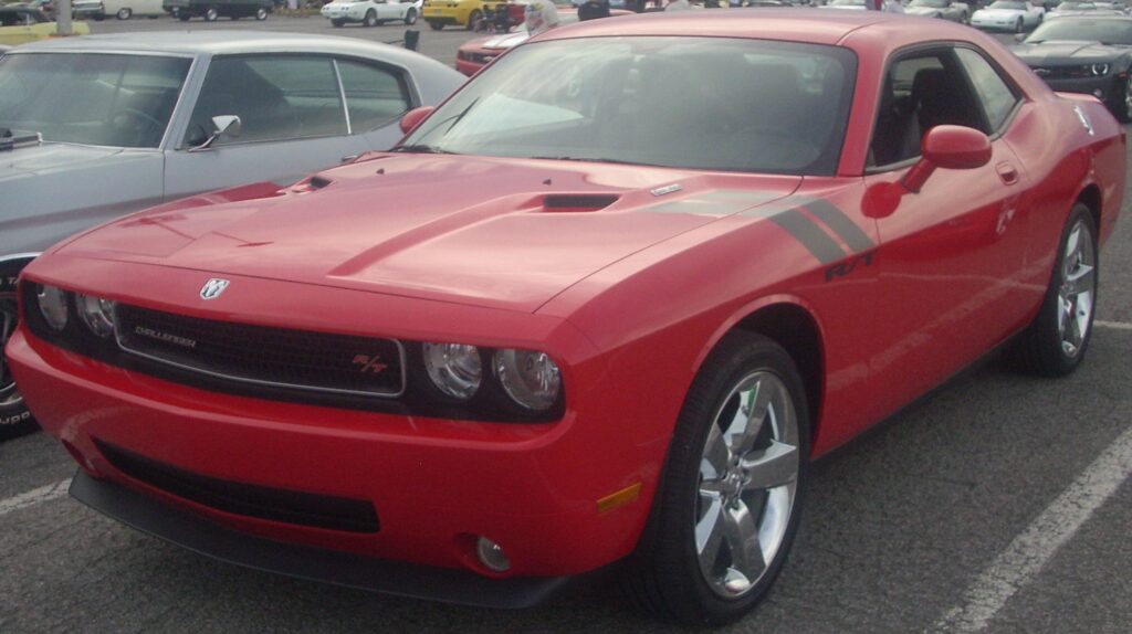 Курйозний інцидент у США: водії Dodge Challenger та Chevrolet Corvette розігналися до 193 км/год перед патрульним авто