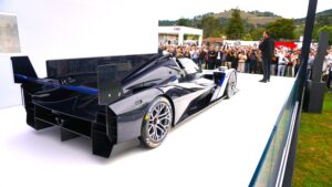 Cadillac презентував 830-сильний трековий концепт V-One на базі гоночного боліда Ле-Мана
