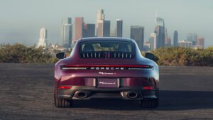 Porsche випустила спецверсію 911 Carrera S із механічною коробкою передач та ексклюзивним оснащенням